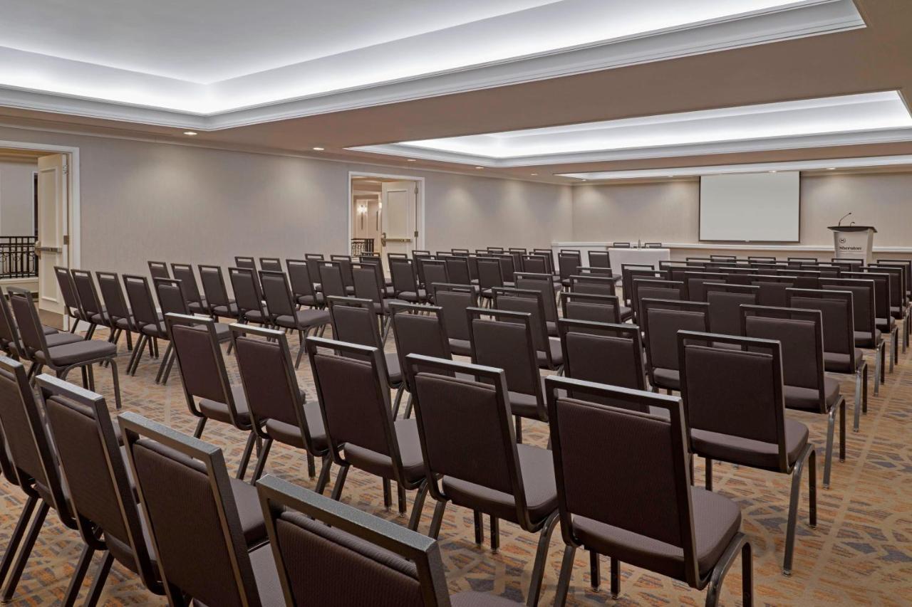 Sheraton Parkway Toronto North & Hotel 4*