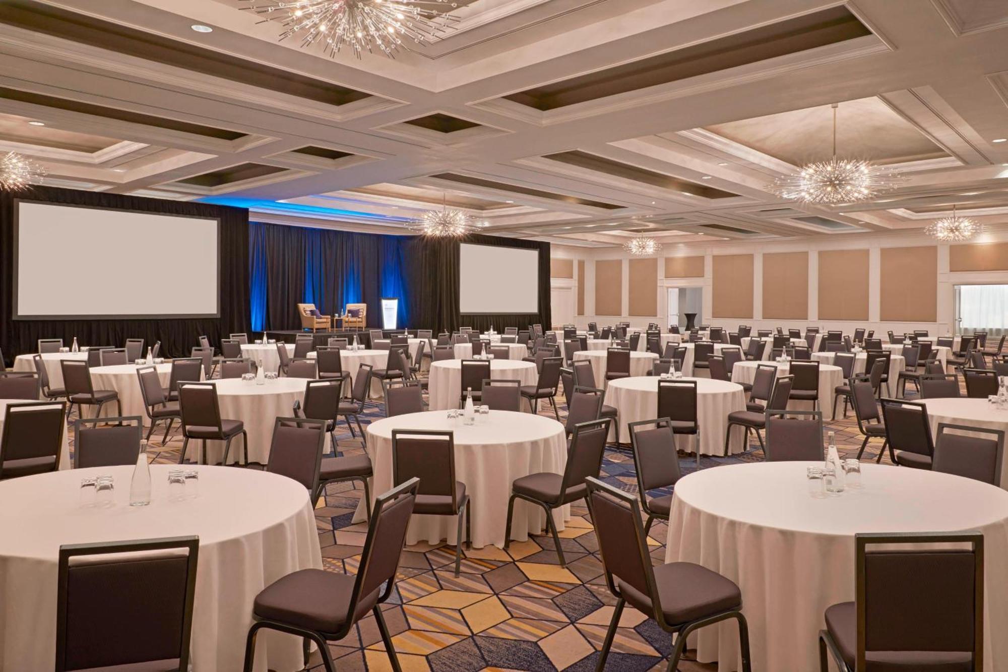 Hotel Sheraton Parkway Toronto North & 4*
