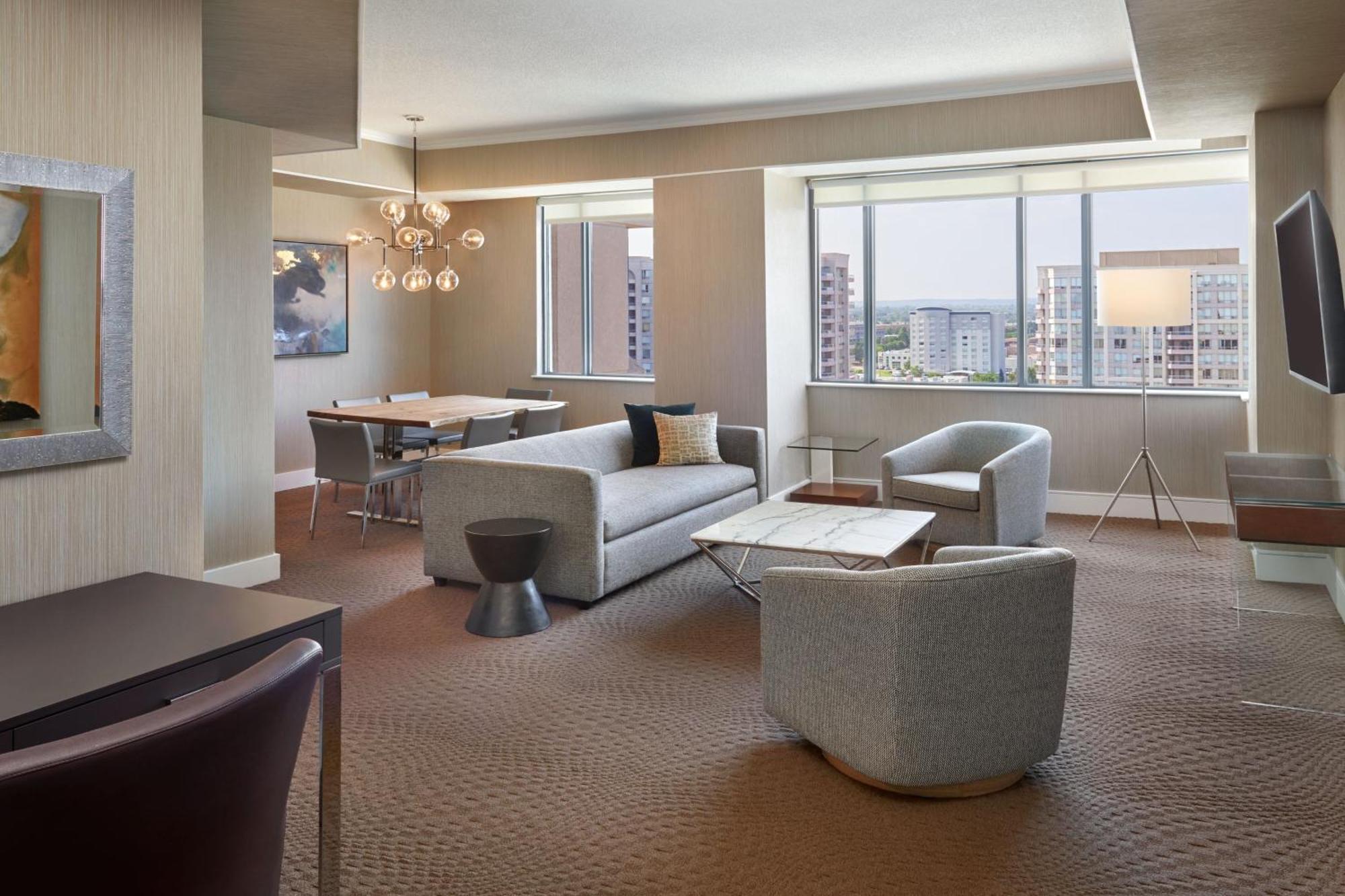Hotel Sheraton Parkway Toronto North & 4*