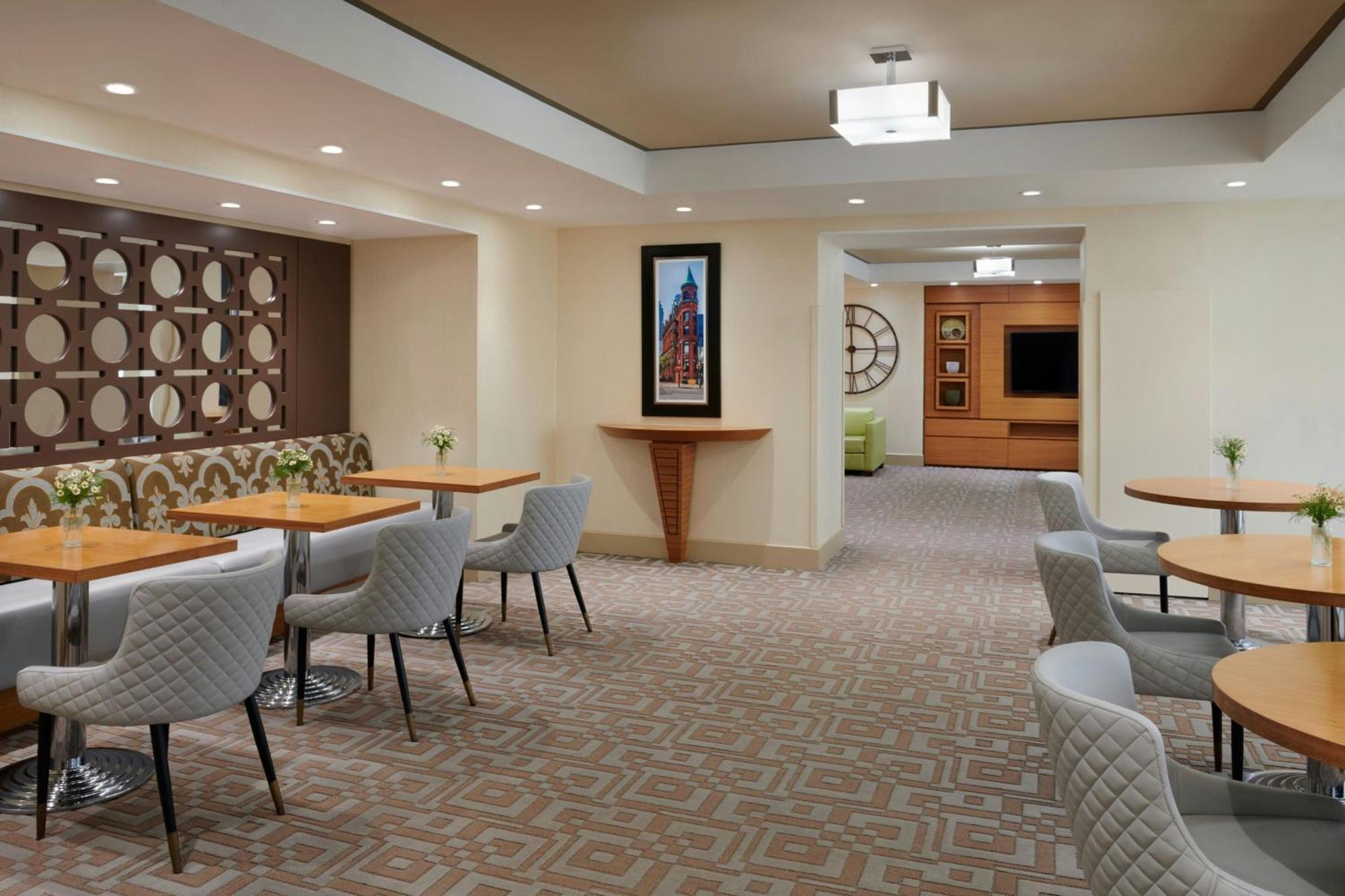 Sheraton Parkway Toronto North & Hotel Richmond Hill