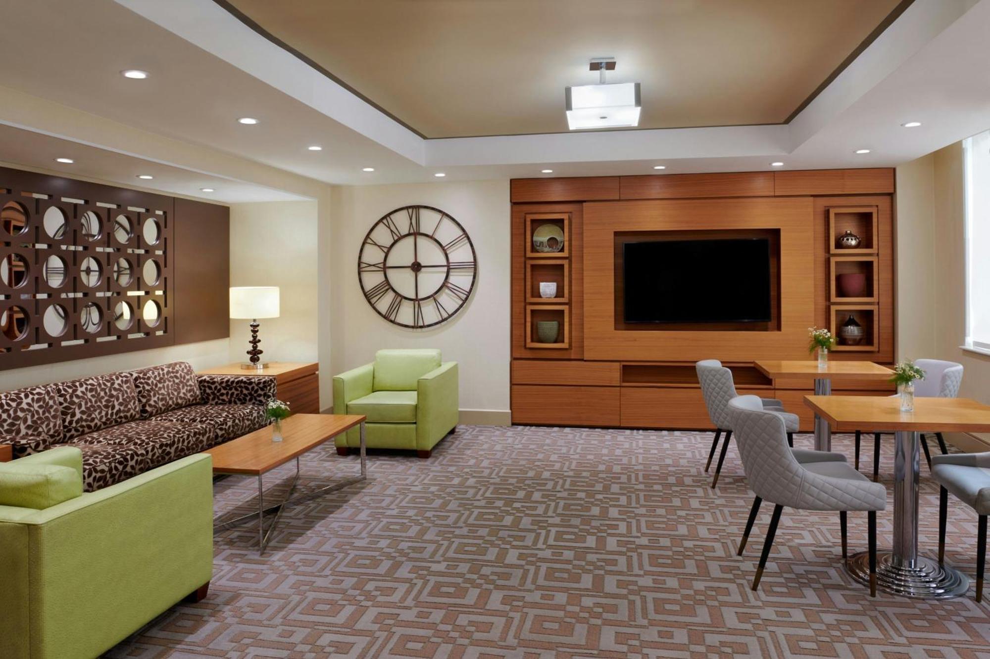 Sheraton Parkway Toronto North & 4*